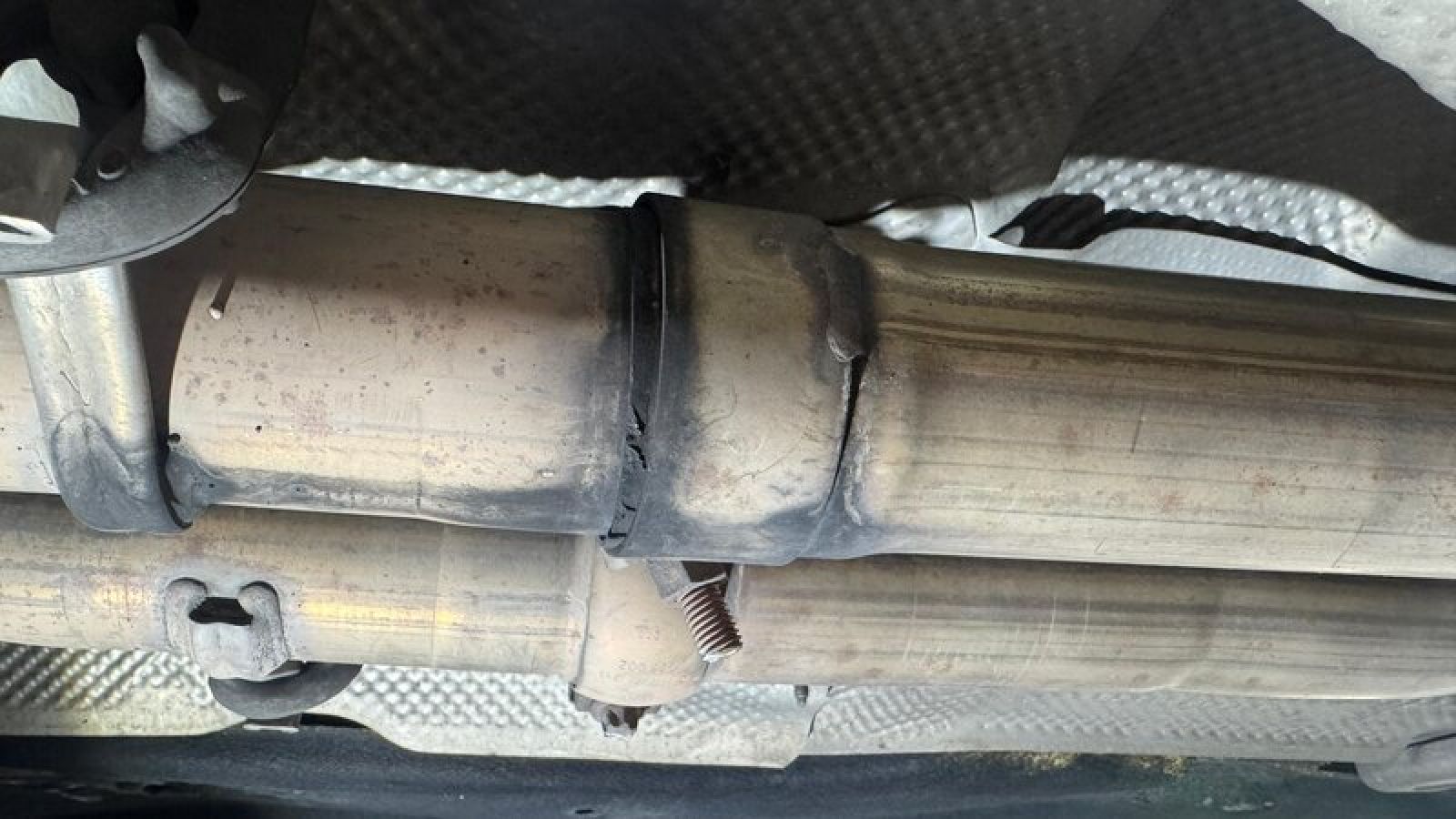 Diagnosing and Repairing Exhaust Leaks – The impact on fuel efficiency and emissions.