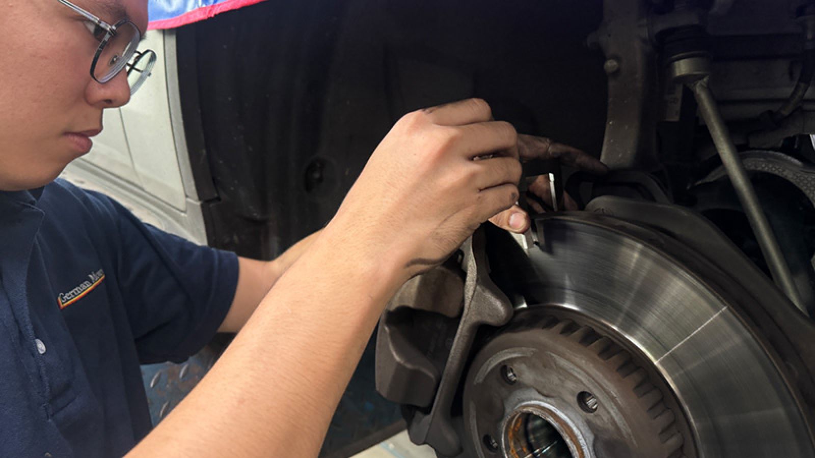 Understanding and Replacing Brake Pads – When to replace and how to extend their lifespan