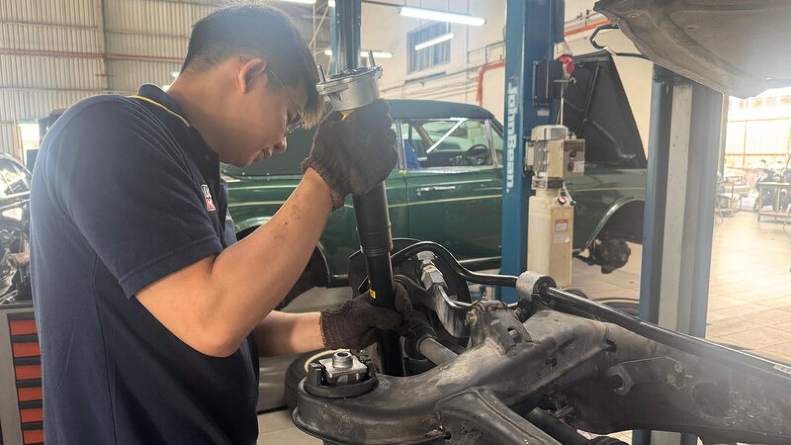 Signs of Suspension Wear and Tear – Identifying shocks, struts, and other suspension issues.