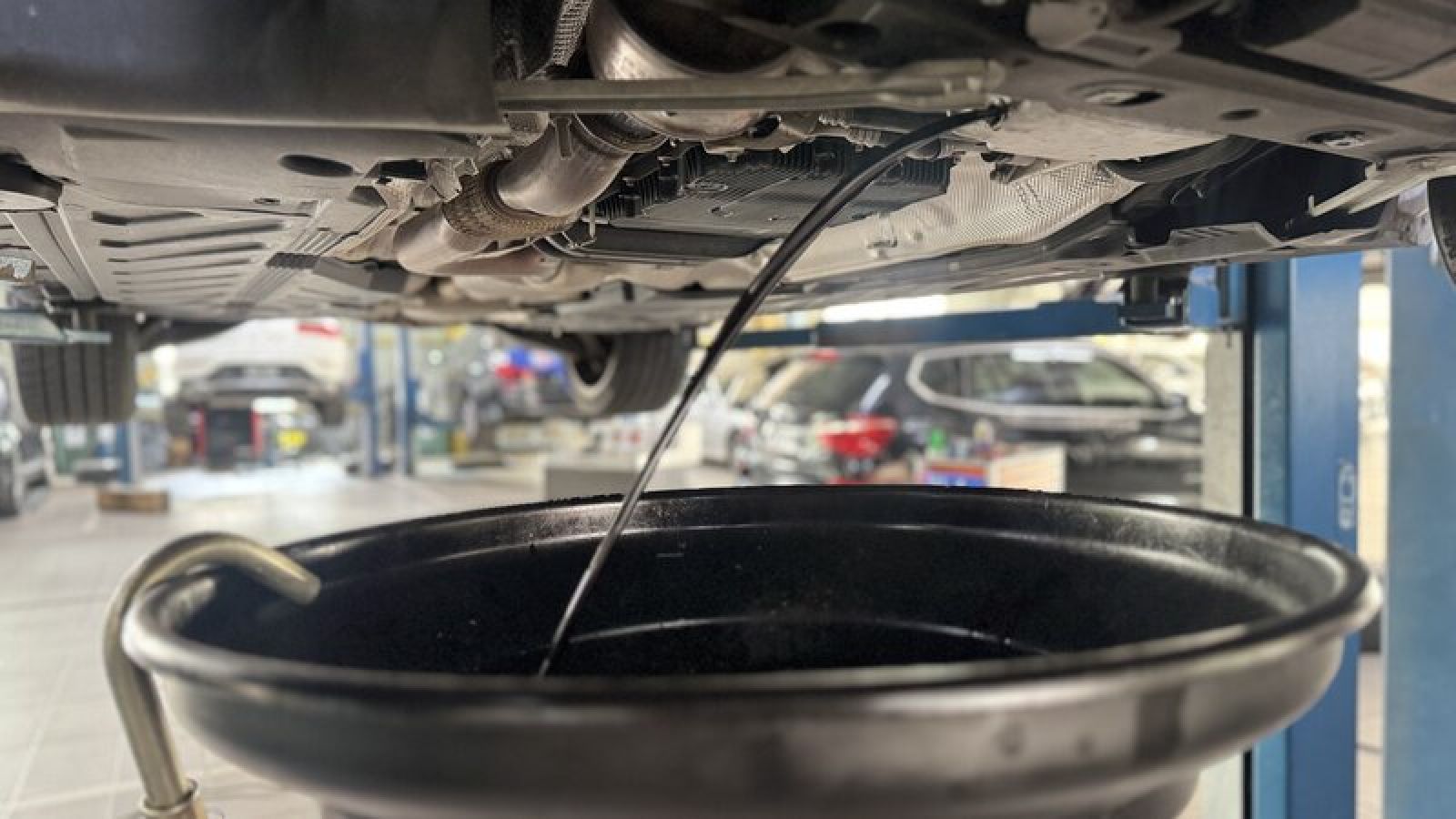 Why You Should not Change Engine Oil at Home